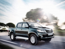 Фото Toyota Hilux Double Cab 2.4D MT №4